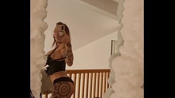 Disponible cette aprem pour des shows mes amours et si tu veut regarder mes