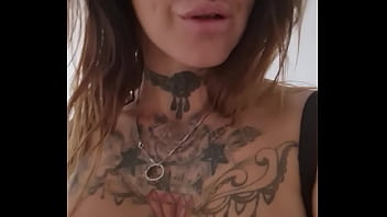 Disponible cette aprem pour des shows mes amours et si tu veut regarder mes