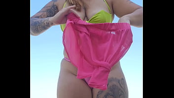 Os machos não param de me olhar na praia