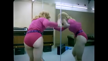 Madonna Hung Up 4k thumbnail