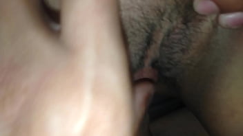 น้ำที่ไหลเข้าในรูหี