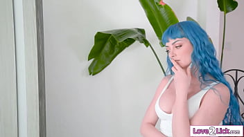 Omg i stare straight into roommates pussy and it looks blanco is unaware that its busty jewelz blu that is eating her wet snatch out Omg i stare straight into roommates pussy and it looks blanco is unaware that its busty jewelz blu that is eating her wet snatch out