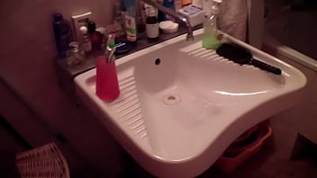 Hairy pussy shah sultan urine on the toilet with her cat d