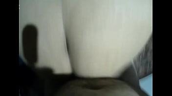 Nuestro primer video porno acabo en el rico culo de mi novia