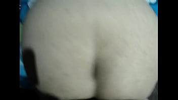 Nuestro primer video porno acabo en el rico culo de mi novia