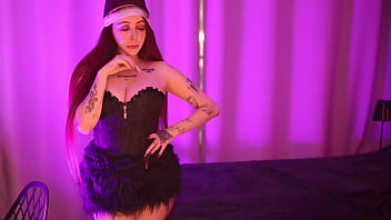 Goth grinch girl on the naughty list gets her stocking stuffed