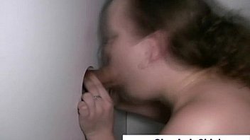 Gizzling ho sucks dick