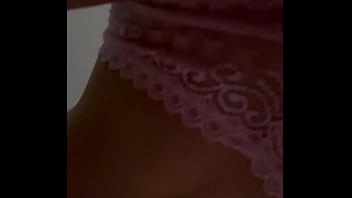 Mira que rica lenceria me regala un fan quieres ver que rico me masturbo