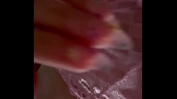 Mira que rica lenceria me regala un fan quieres ver que rico me masturbo