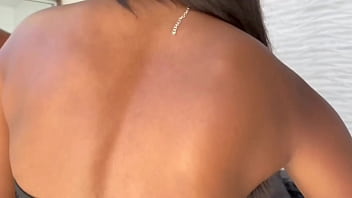 Milf safada convida negão dotado pra fuder o cú dela e sua enteada juntas