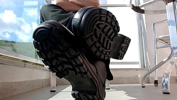 Relaxando Depois De Um Dia Do Trabalho thumbnail