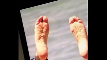 Cumming on cameron diaz feet