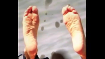 Cumming on cameron diaz feet
