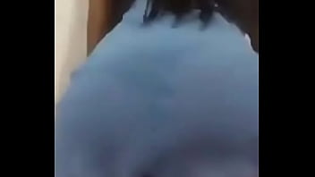 Novinha dançando rebolando gostoso demais