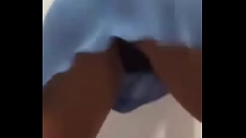 Novinha dançando rebolando gostoso demais