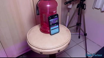 Chamei meu chefe para me foder na frente do corninho ele não resiste de tesão e vem participar da brincadeira engoli a piroka dele enquanto estava sendo fodida e gozando na pika de outro