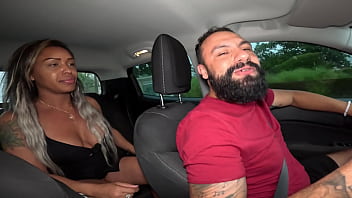 No carro com lukas anne cristalli cuzinho apertado e leite no bico No carro com lukas anne cristalli cuzinho apertado e leite no bico