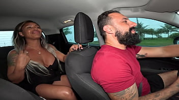 No carro com lukas anne cristalli cuzinho apertado e leite no bico