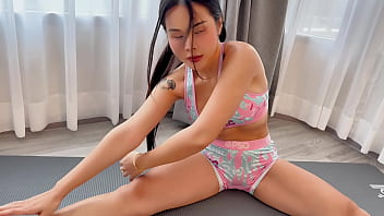 Asian girl with buttplug Asian girl with buttplug