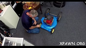 Hawt bitch has sex in shop