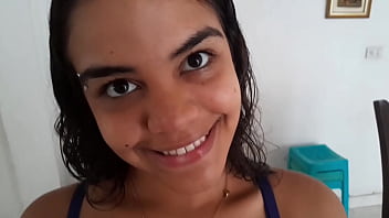 Morena caliente me pone a prueba si soy capaz de follarla en cuatro valentinahot10