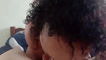 Você não vai acreditar o que essa latina fez com a boca no pau do saymon