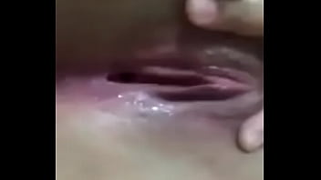 Ella se toca con lo que le digo