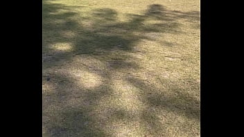 Rodeada de homens em dogging no estacionamento do russo