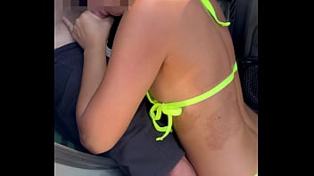 Rodeada de homens em dogging no estacionamento do russo