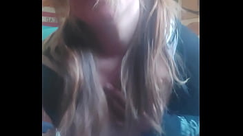 Poppys ass is jiggley