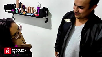 Ele foi alugar uma casa e aproveitou pra comer a dona he went to rent a house and took the opportunity to screw the owner