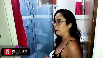 Ele foi alugar uma casa e aproveitou pra comer a dona he went to rent a house and took the opportunity to screw the owner