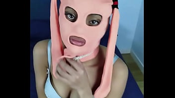 There ́s cold here don't you want to warm me up