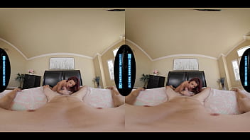 Vanessa marie offers her pussy in vr