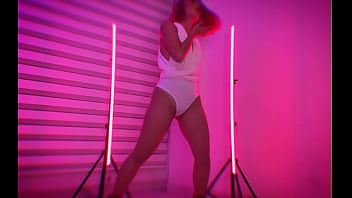 Colombian slut dances to make some dough