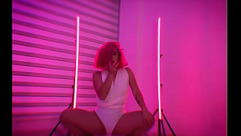 Colombian slut dances to make some dough