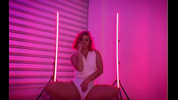 Colombian slut dances to make some dough