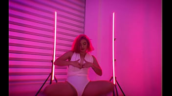 Colombian slut dances to make some dough