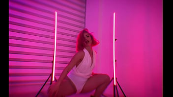 Colombian slut dances to make some dough