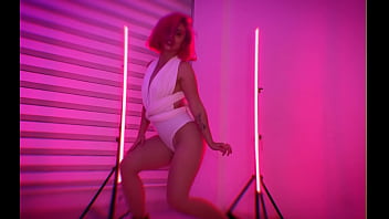 Colombian slut dances to make some dough