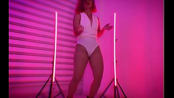 Colombian slut dances to make some dough