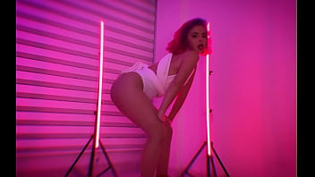 Colombian slut dances to make some dough