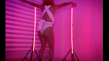 Colombian slut dances to make some dough