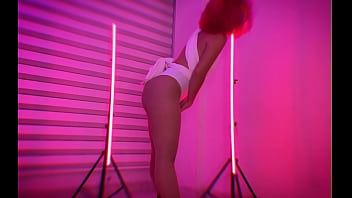 Colombian slut dances to make some dough