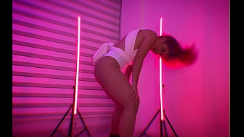 Colombian slut dances to make some dough