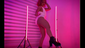 Colombian slut dances to make some dough