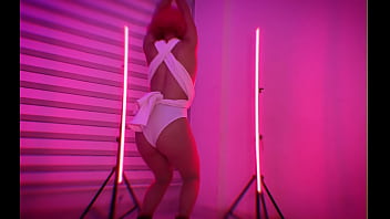 Colombian slut dances to make some dough