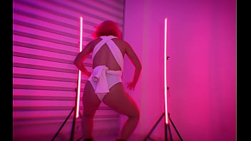 Colombian slut dances to make some dough