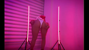 Colombian slut dances to make some dough