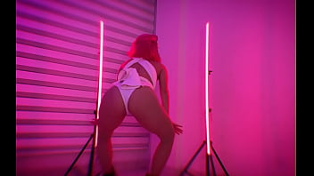 Colombian slut dances to make some dough